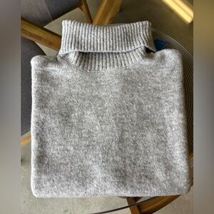NWT CUPSHE oversized pale gray box cut turtleneck sweater vest. SIZE SMALL